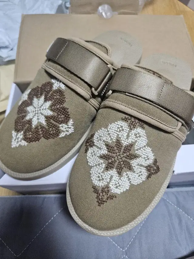 suicoke adish zavo