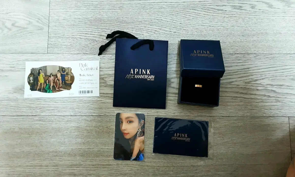 Apink son naeun sells sonic rings!