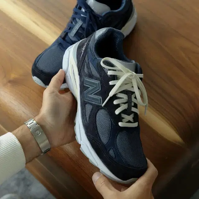 뉴발란스 x Kith 키스 990v3 Genesis 제네시스