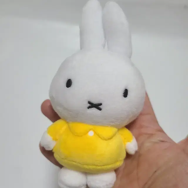 토끼 캐릭터 미피 인형 열쇠고리 키링 스트랩 miffy 굿즈 노랑이