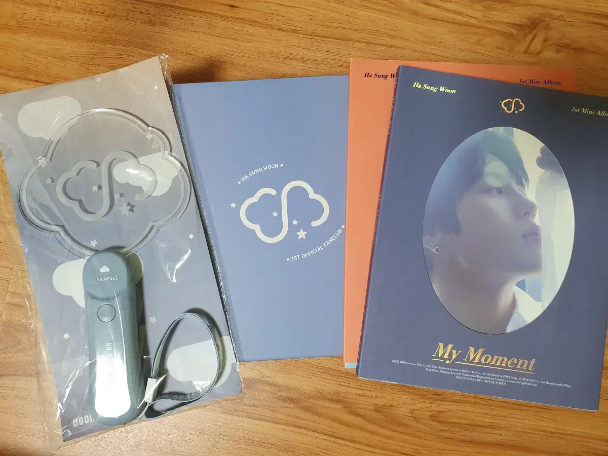 Sungwoon goods in bulk (1 official kit, lightstick, 2 albums)