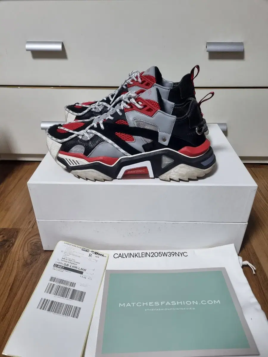 [43] Calvin Klein Strike 205W39NYC
