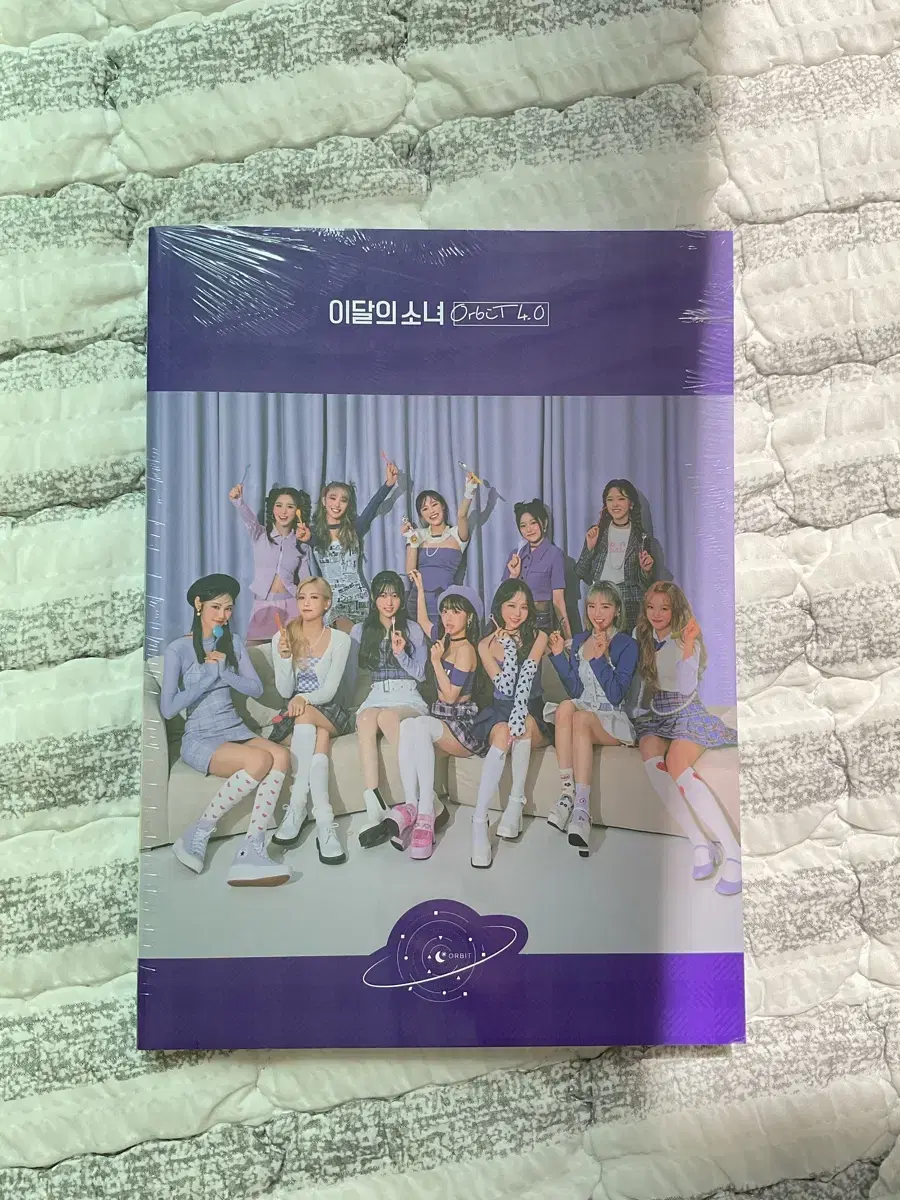 Loona Ohbit 4th Season photobook unsealed