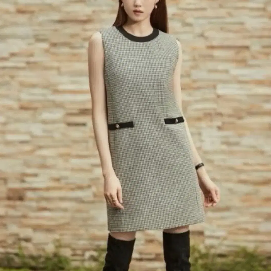 (이성경 착용) FRONTROW_Sleeveless Tweed Dress