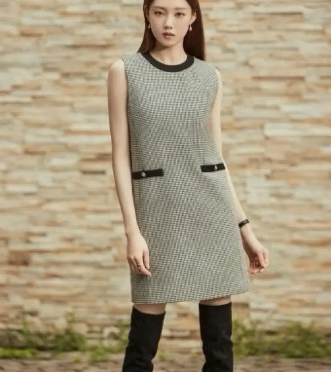 (이성경 착용) FRONTROW_Sleeveless Tweed Dress