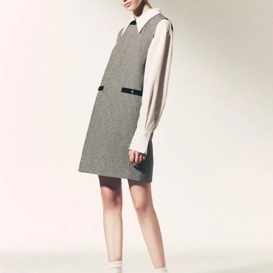 (이성경 착용) FRONTROW_Sleeveless Tweed Dress