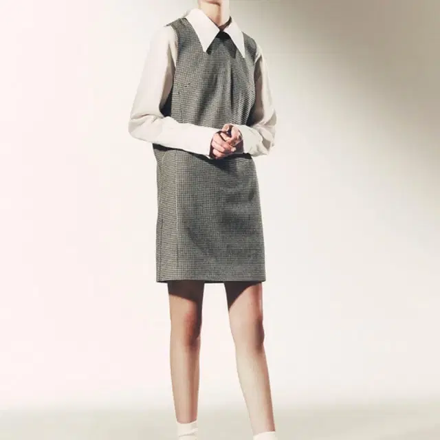 (이성경 착용) FRONTROW_Sleeveless Tweed Dress