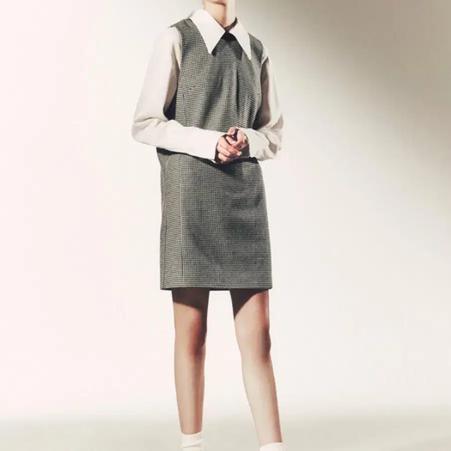 (이성경 착용) FRONTROW_Sleeveless Tweed Dress