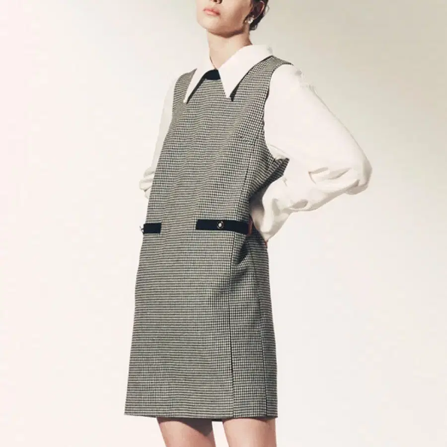 (이성경 착용) FRONTROW_Sleeveless Tweed Dress