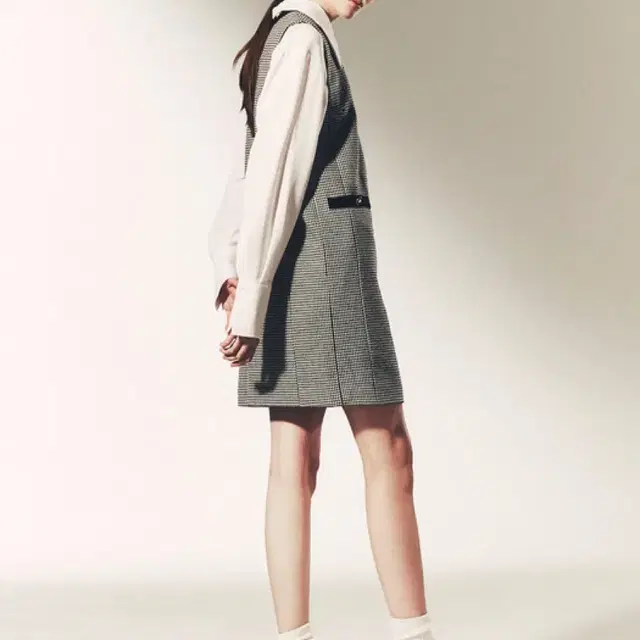 (이성경 착용) FRONTROW_Sleeveless Tweed Dress