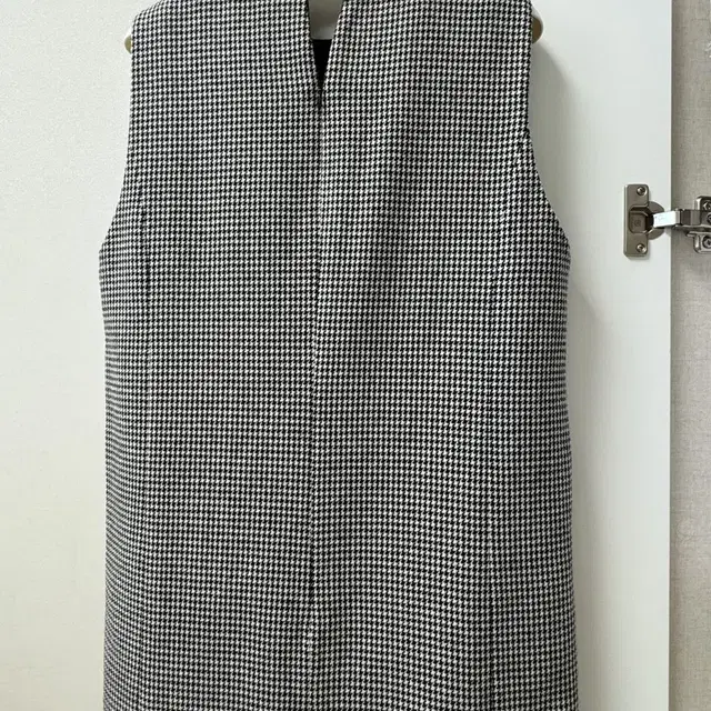 (이성경 착용) FRONTROW_Sleeveless Tweed Dress