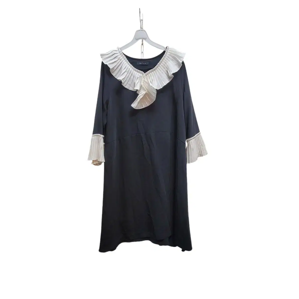 BLACK & WHITE LONG COMFORTABLE AND STYLISH COLOR COMBINATION HIGH-END ONEPIECE