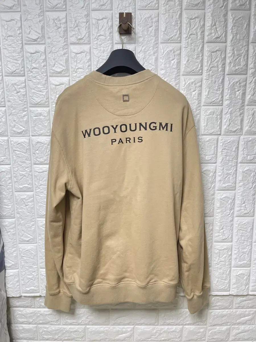 WooyoungBeige cotton back logo sweatshirt (23FW)