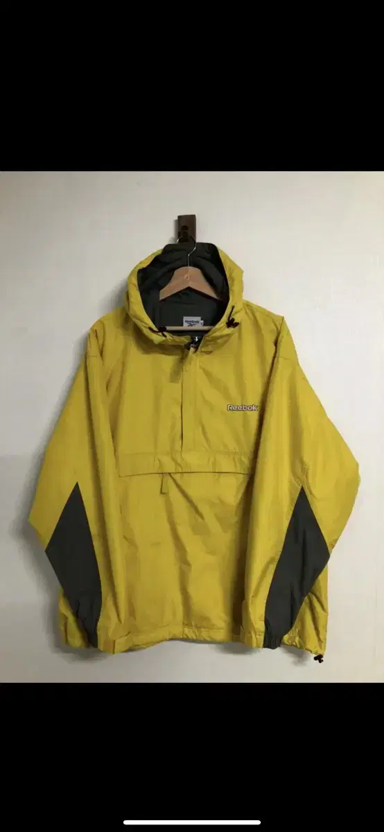 (100) Reebok Old School Anorak Jacket