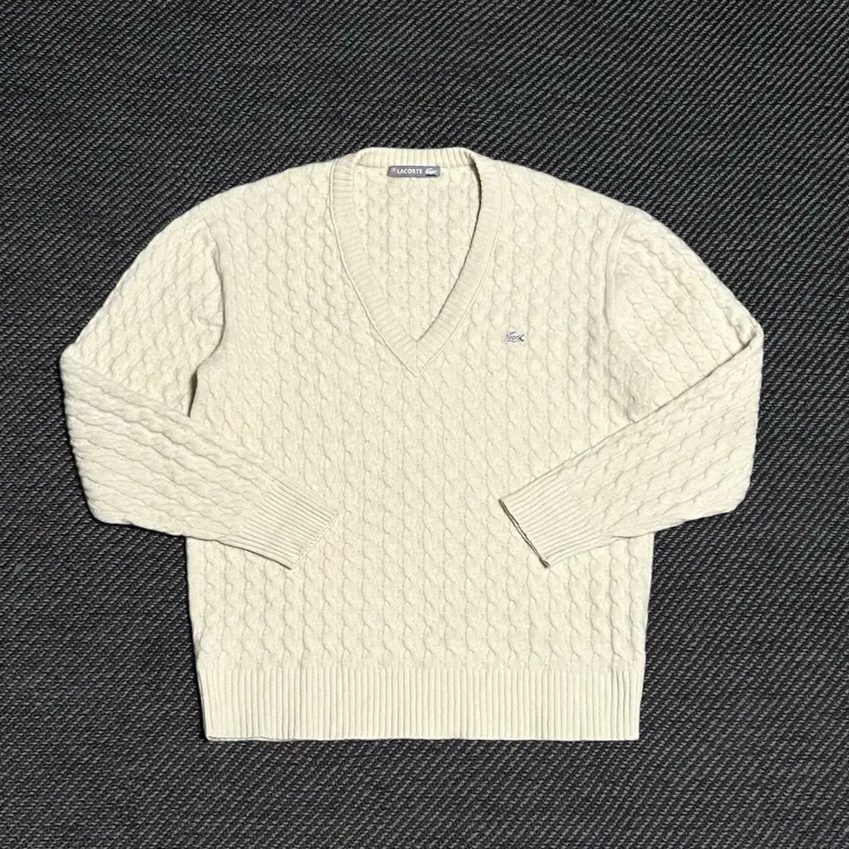 [ L ] Lacoste 라코스테 베이지 울 케이블 브이넥 니트