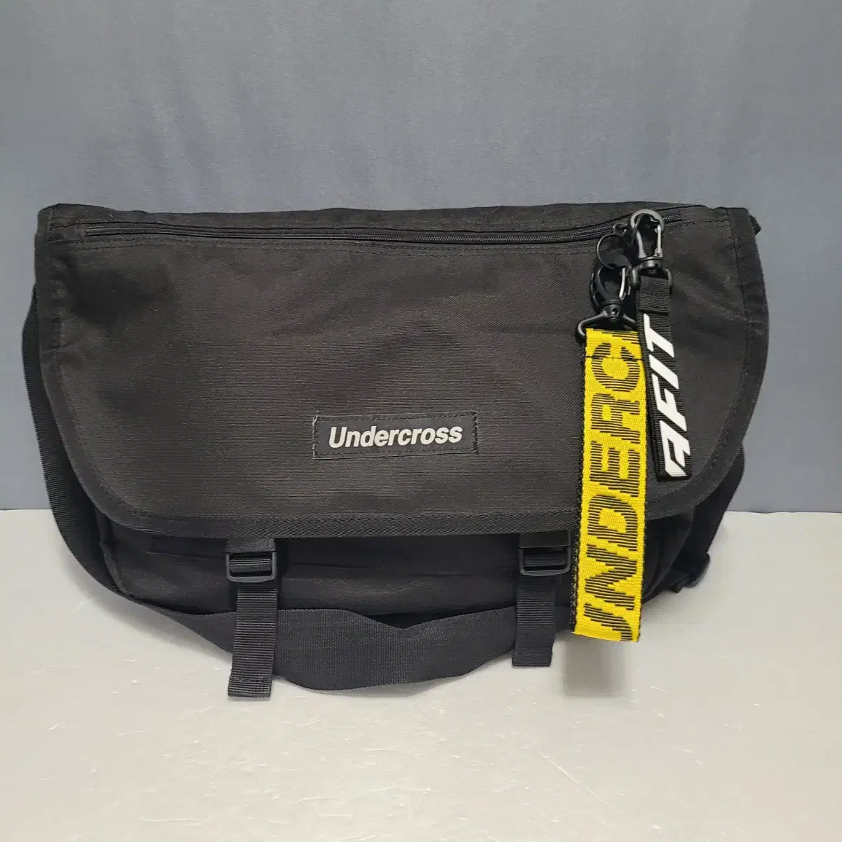 Undercross Black Messenger Bag ㅡ0103