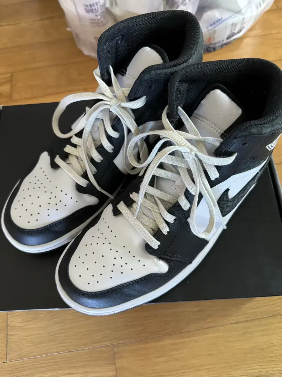 Jordan1 Mid SE Off Noir Black White (Taffeta) 265