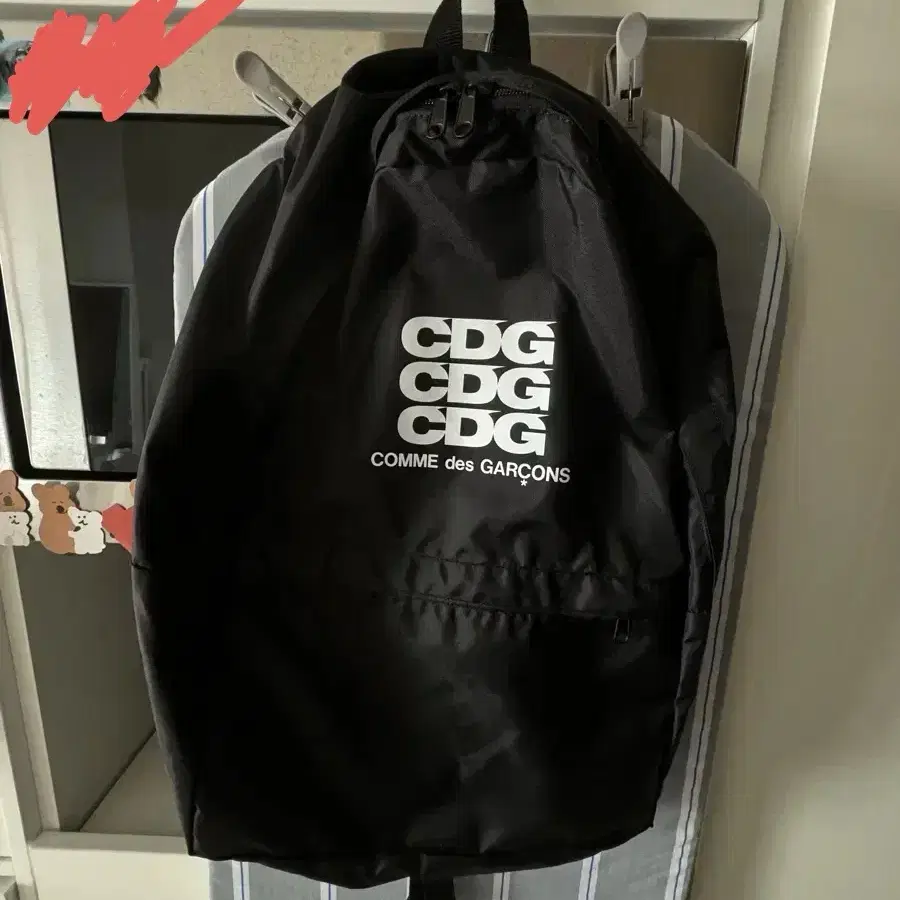 CDG 백팩 팝니다. 사용감 없는 제품