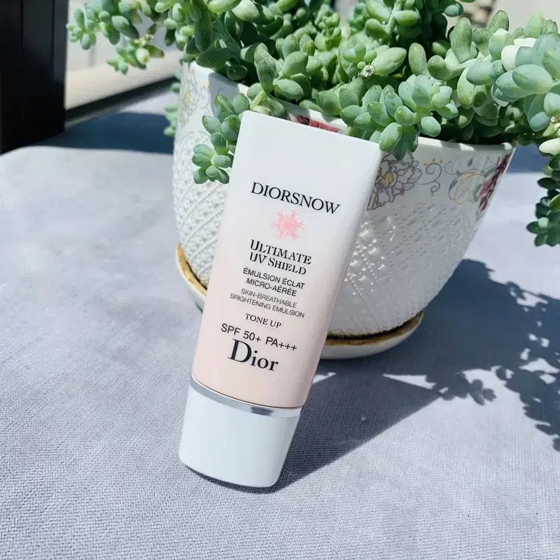 DIOR 스노우 얼티밋 유브이 쉴드 톤업 30ml(SPF50+)