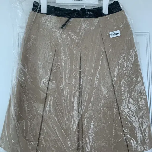 DENIM PLEATED SKIRT (BEIGE)