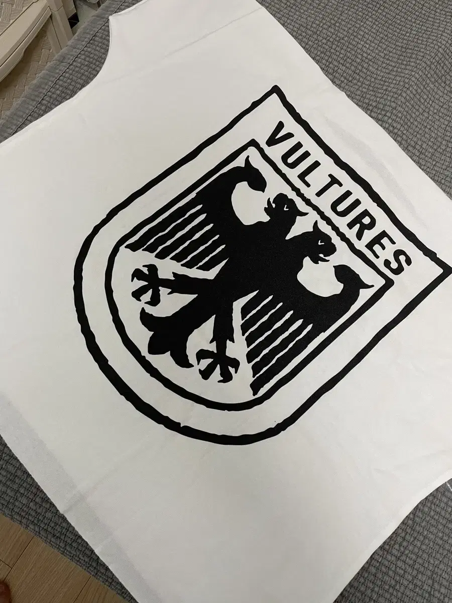 YZY Merch Vultures graphic size1