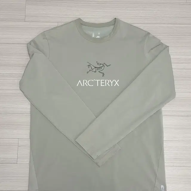 Arc'teryx 캡티브 아크워드 롱슬리브 헤비타트 M