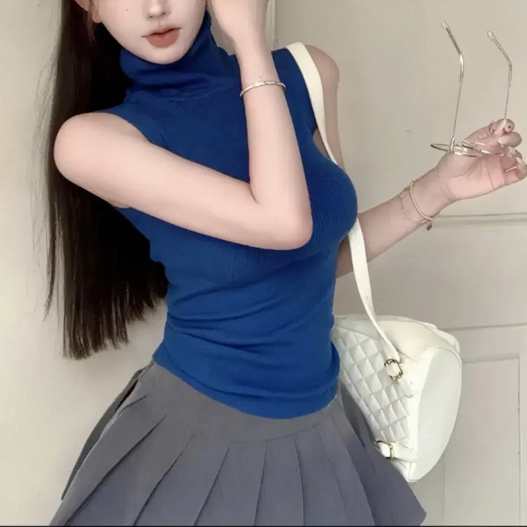 민소매 폴라 골지티