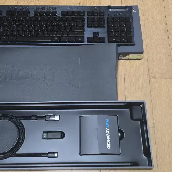 로지텍 G913 풀배열 WIRELESS  무선 키보드 기계식 갈축 택타일