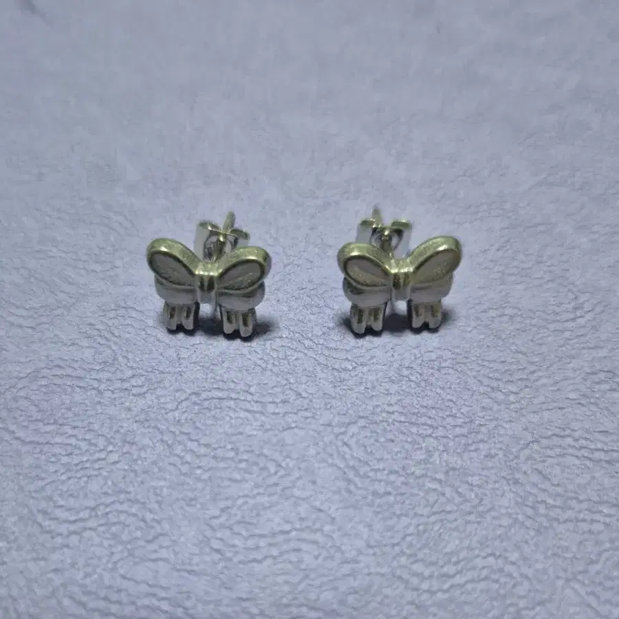 Fawn studs 리본 스터드 귀걸이 스테인리스 써지컬 스틸