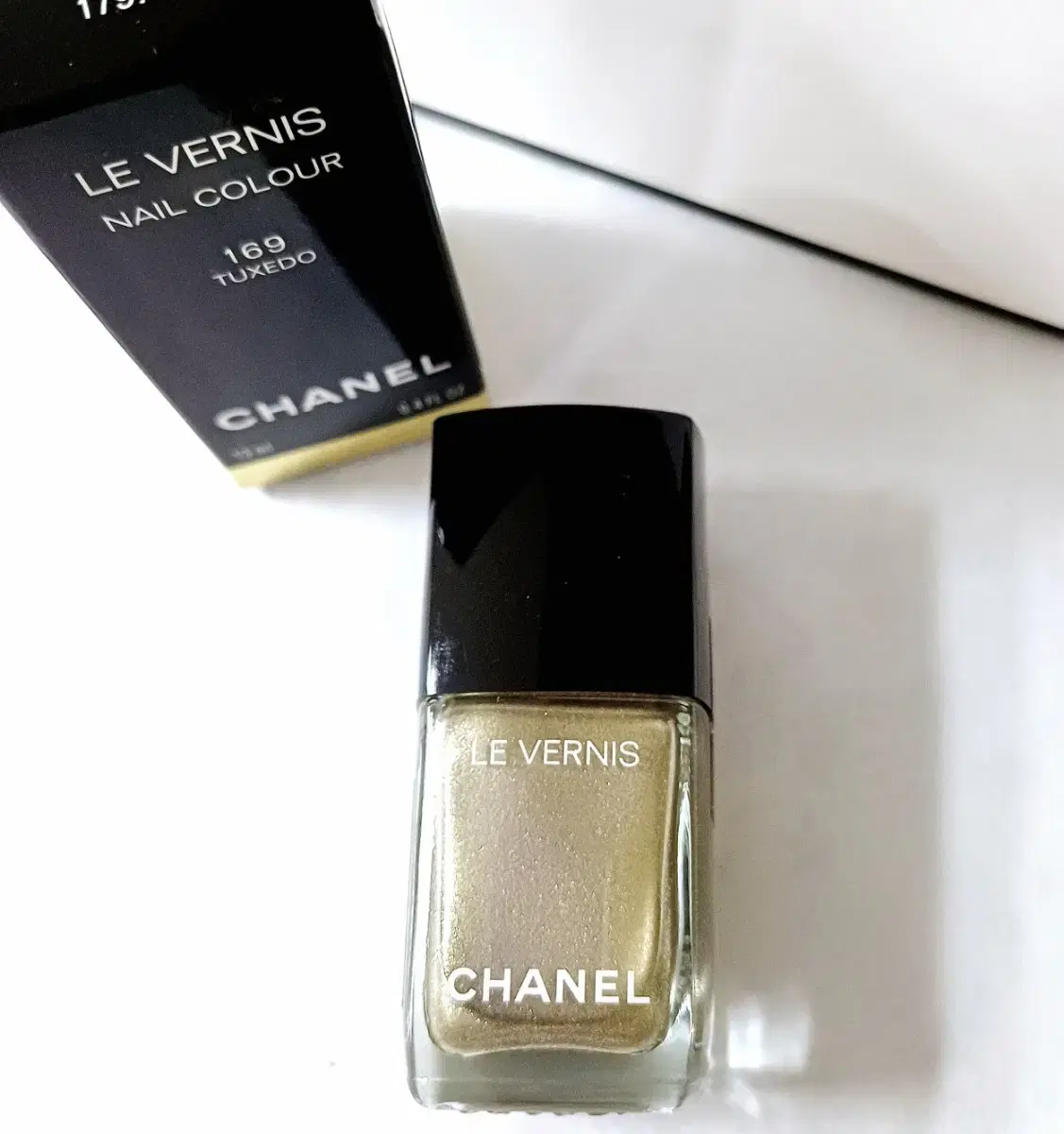 Out of stockEdition)Gift packaging)Chanel Vernis Nail Polish 169Tuxedo various pearl particles