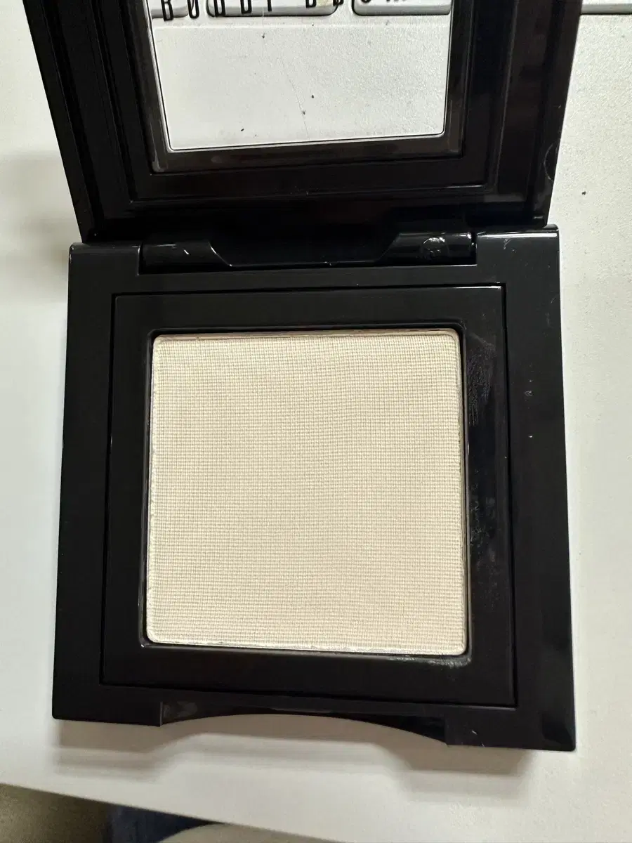 Bobbi Brown Eyeshadow Ivory51