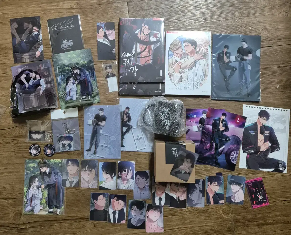 Dawn Cloud River Merchandise bulk wts (uping pop ups, photocards, keyrings, mugs, etc.)