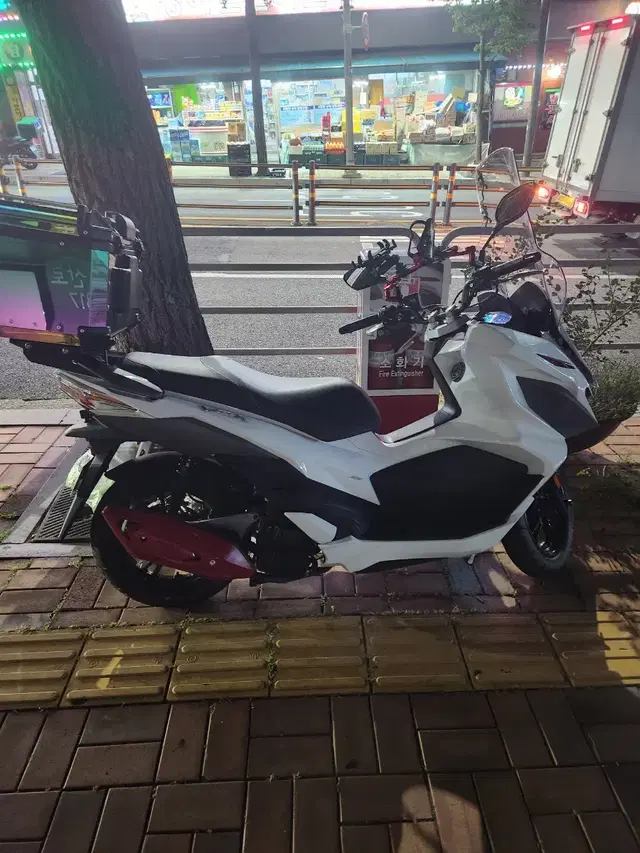 신차[옵션포함250]쿨거래시네고해드립니다 sym vsx125cc239km