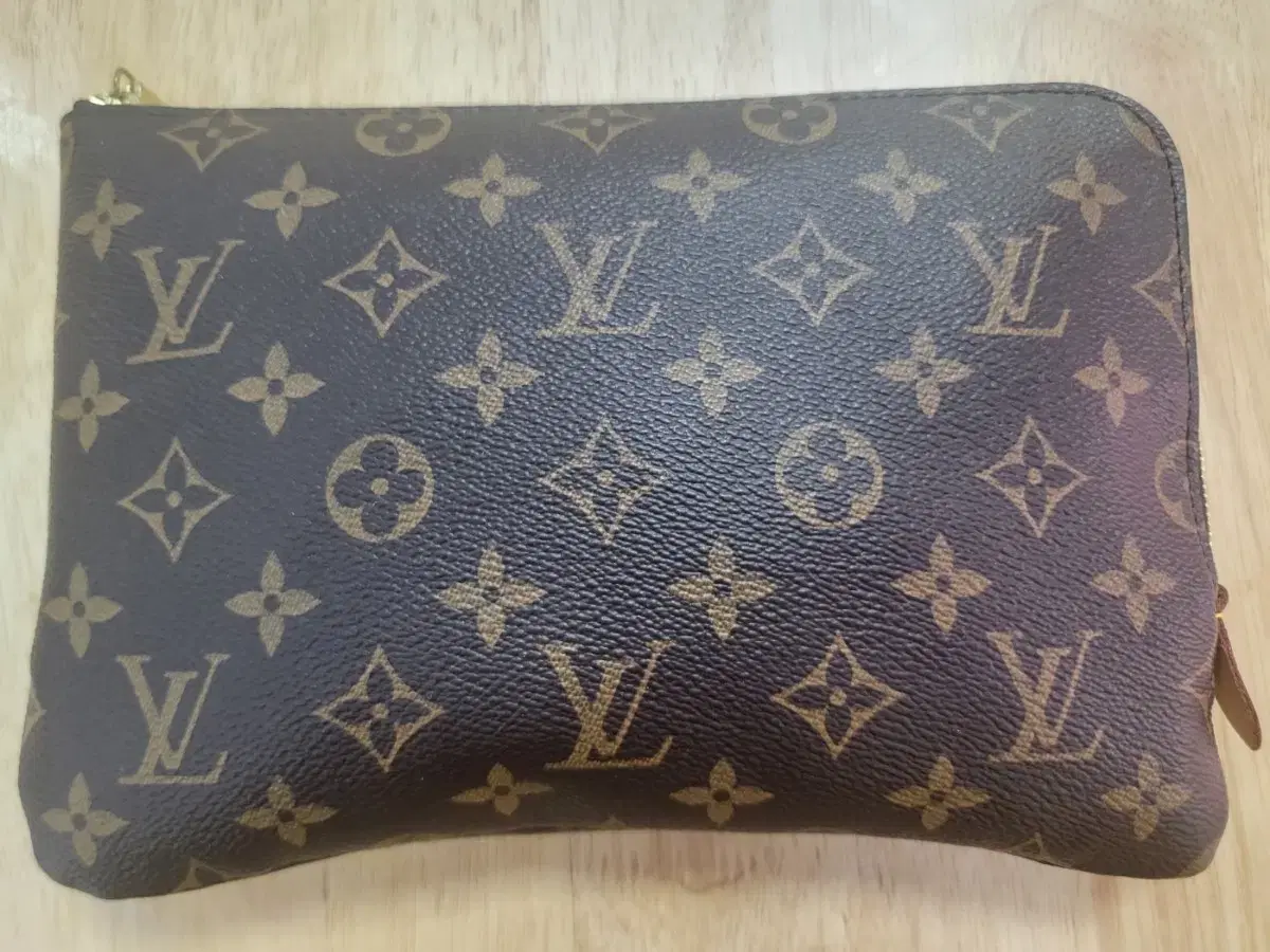 Louis Vuitton Medium