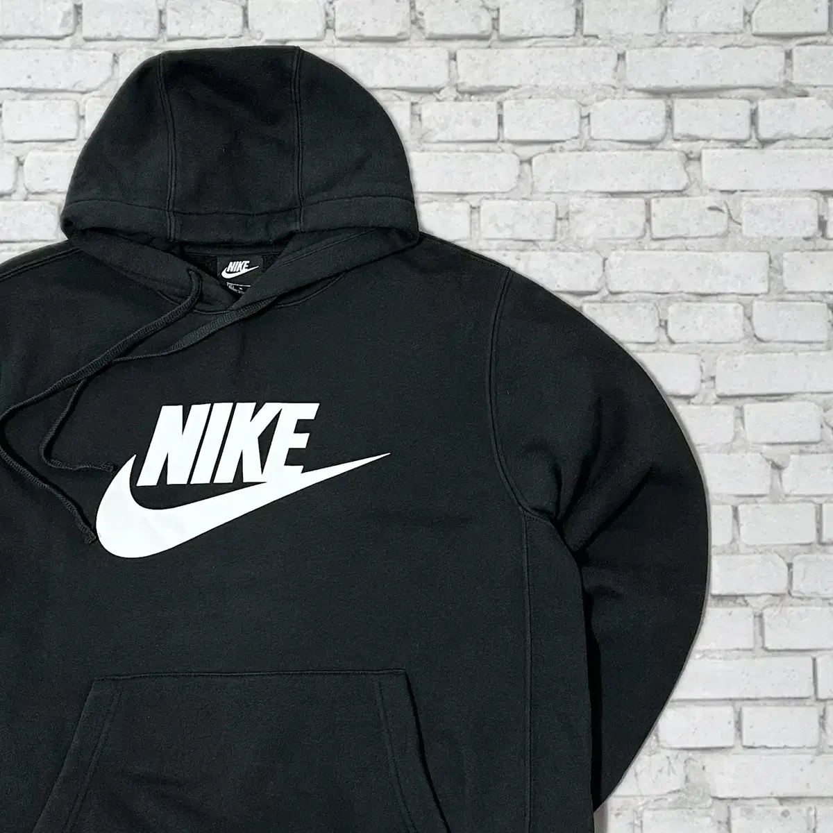 (1208) Nike Vintage Big Logo Black Hoodie M