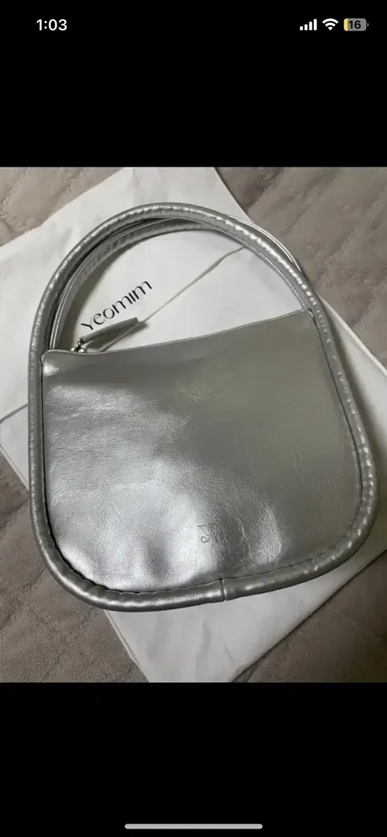 여밈 oval bag silver