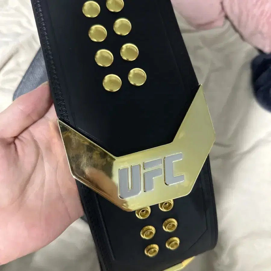 UFC 신형 챔피언 벨트