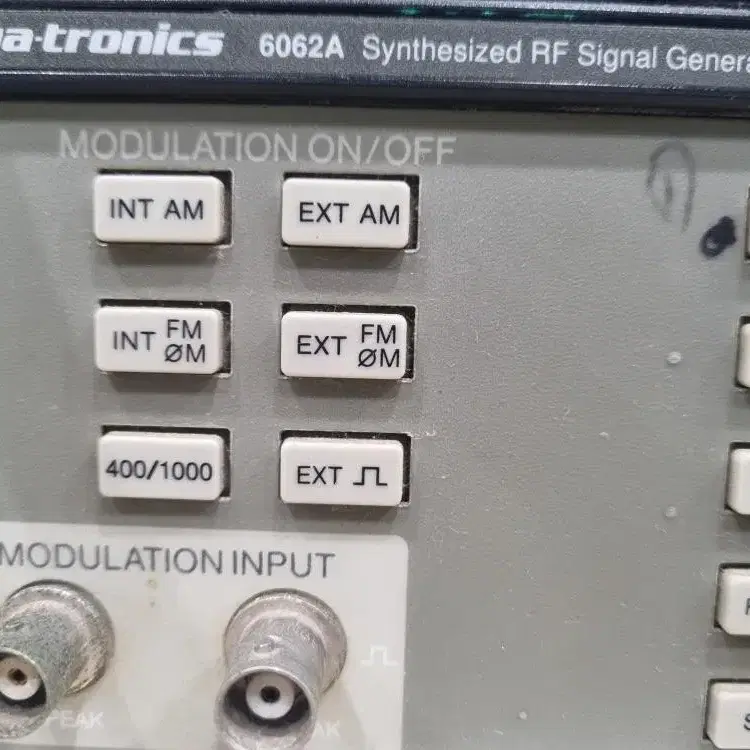 Giga Tronics 6062A Synthesized RF 신호발생기