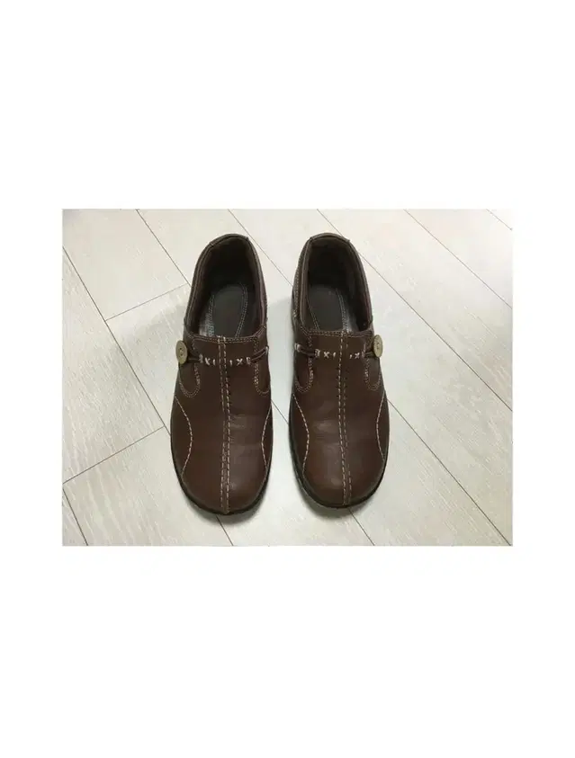 Clarks slip on