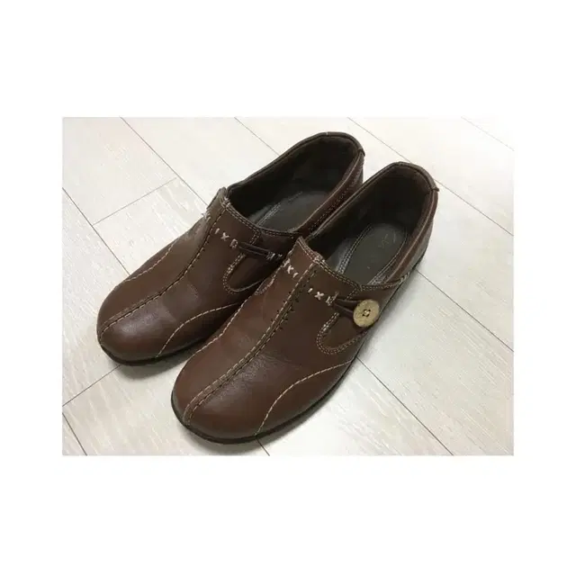 Clarks slip on