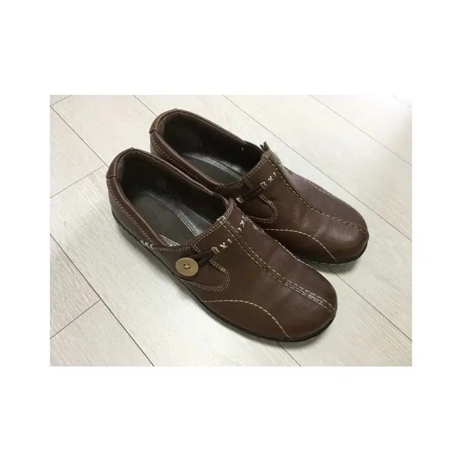 Clarks slip on