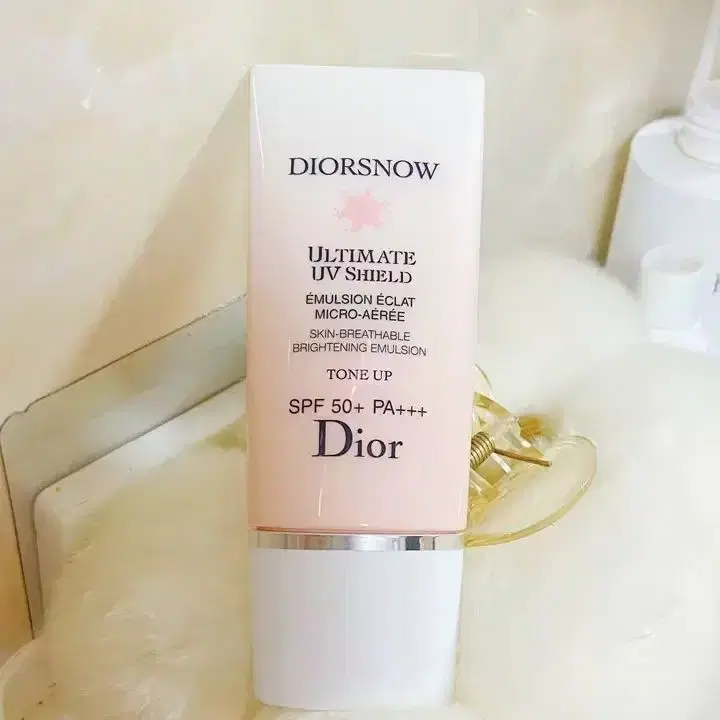 DIOR 스노우 얼티밋 유브이 쉴드 톤업 30ml(SPF50+)