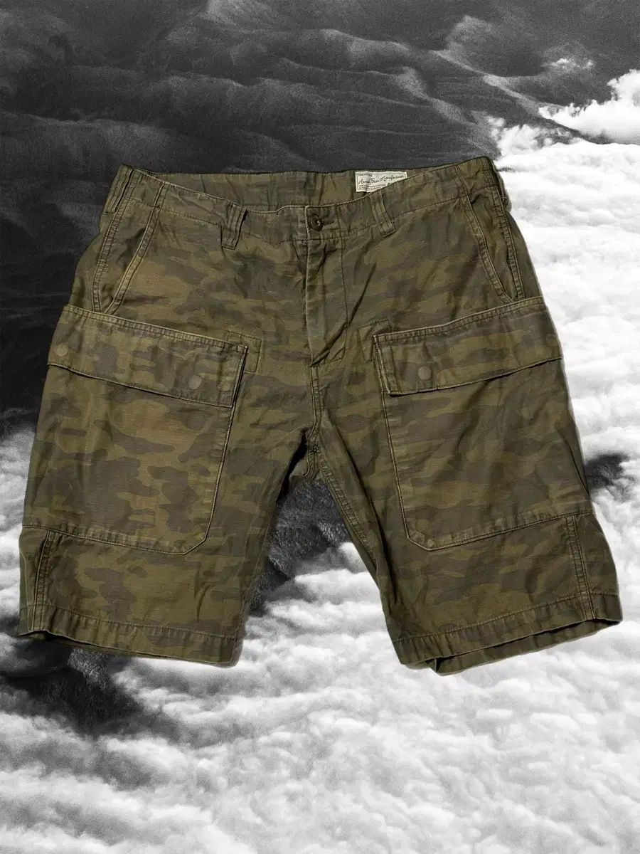 (30% off seasonal sale) Avirex camo bermuda pants