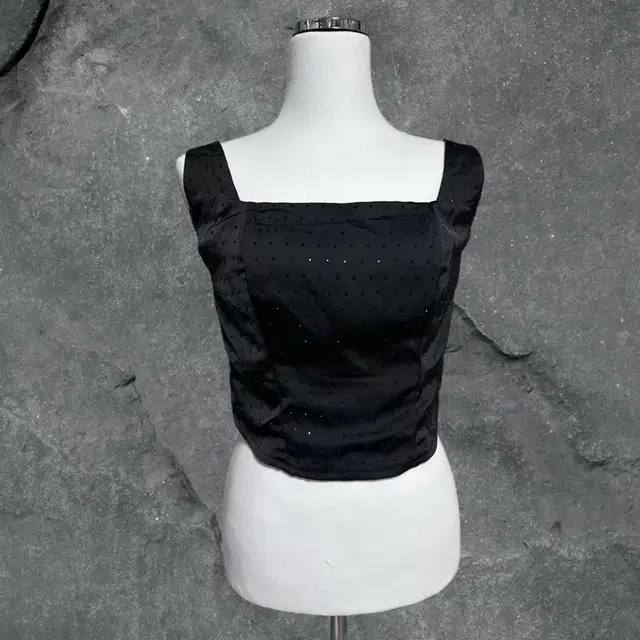 banding stone crop sleeveless