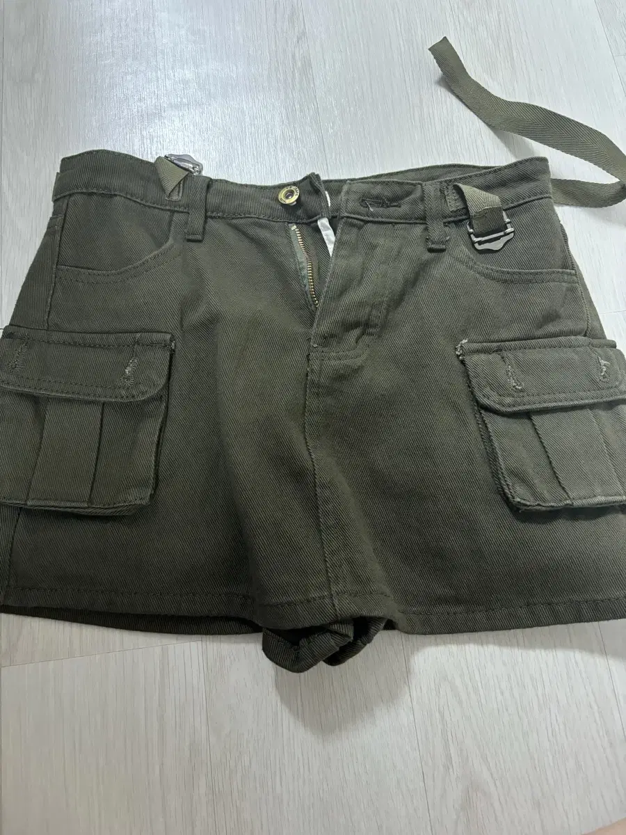 Cargo miniskirt