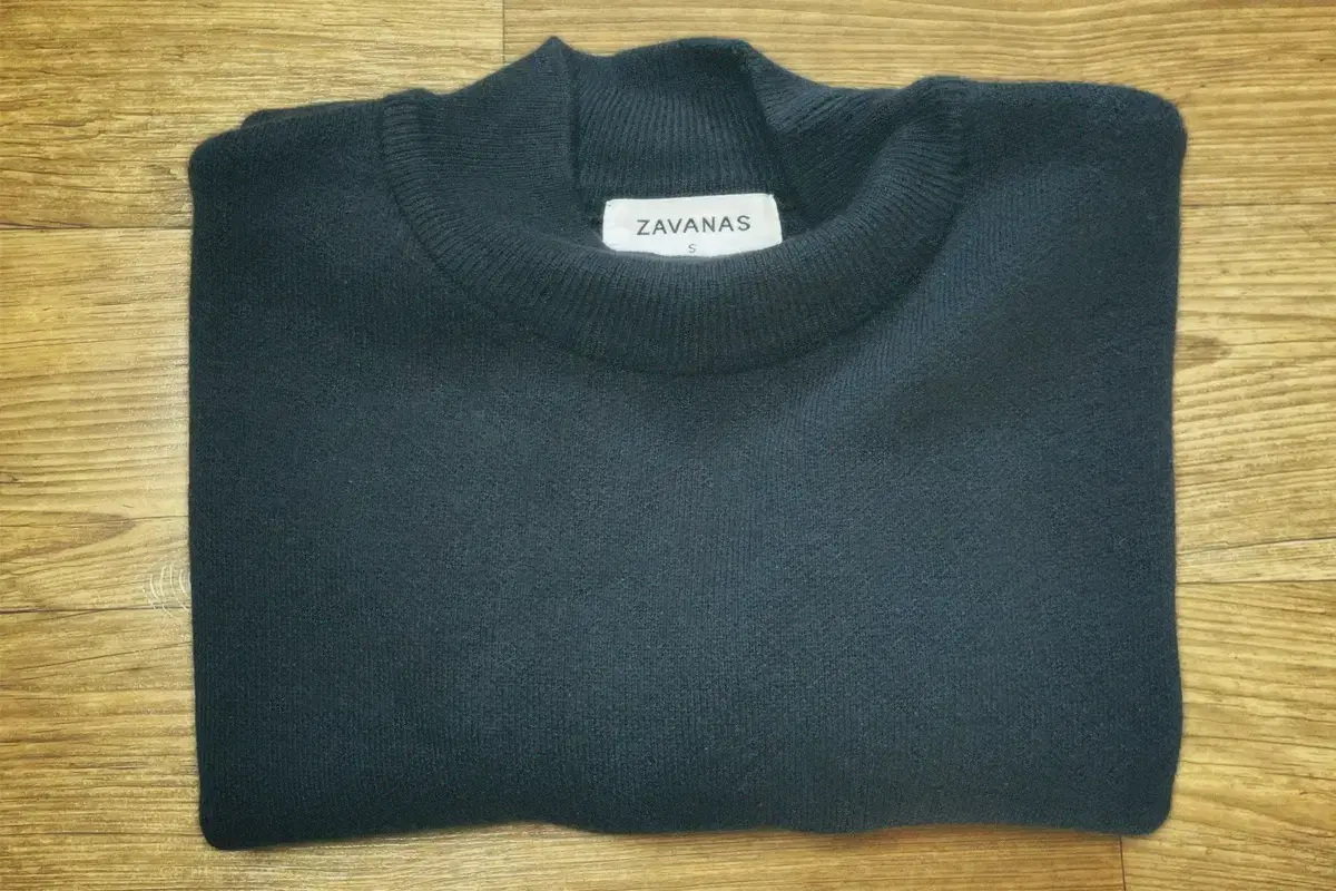 Zavanas Minimalist Soft Wool Knit