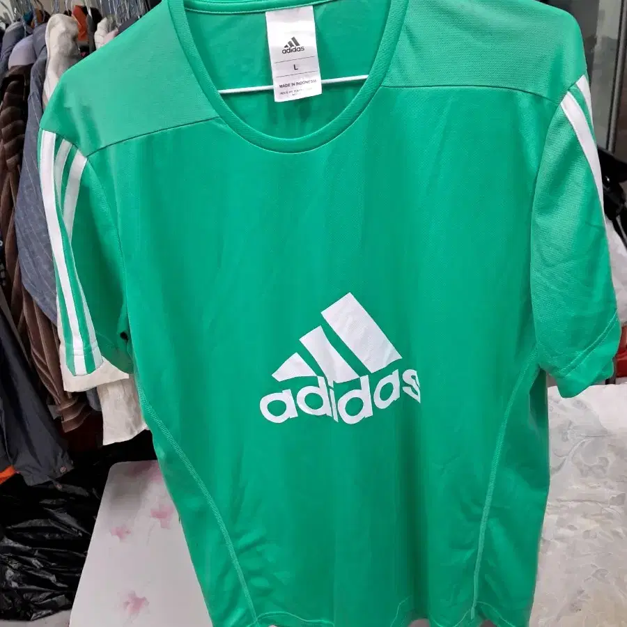 Adidas 라운드 티, 95