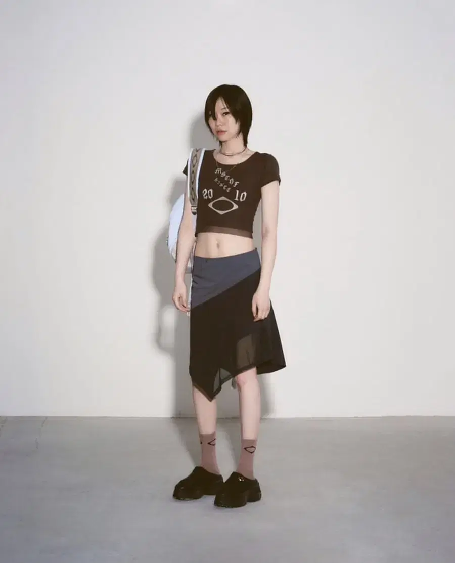 미스치프 ASYMMETRIC FLARED SKIRT