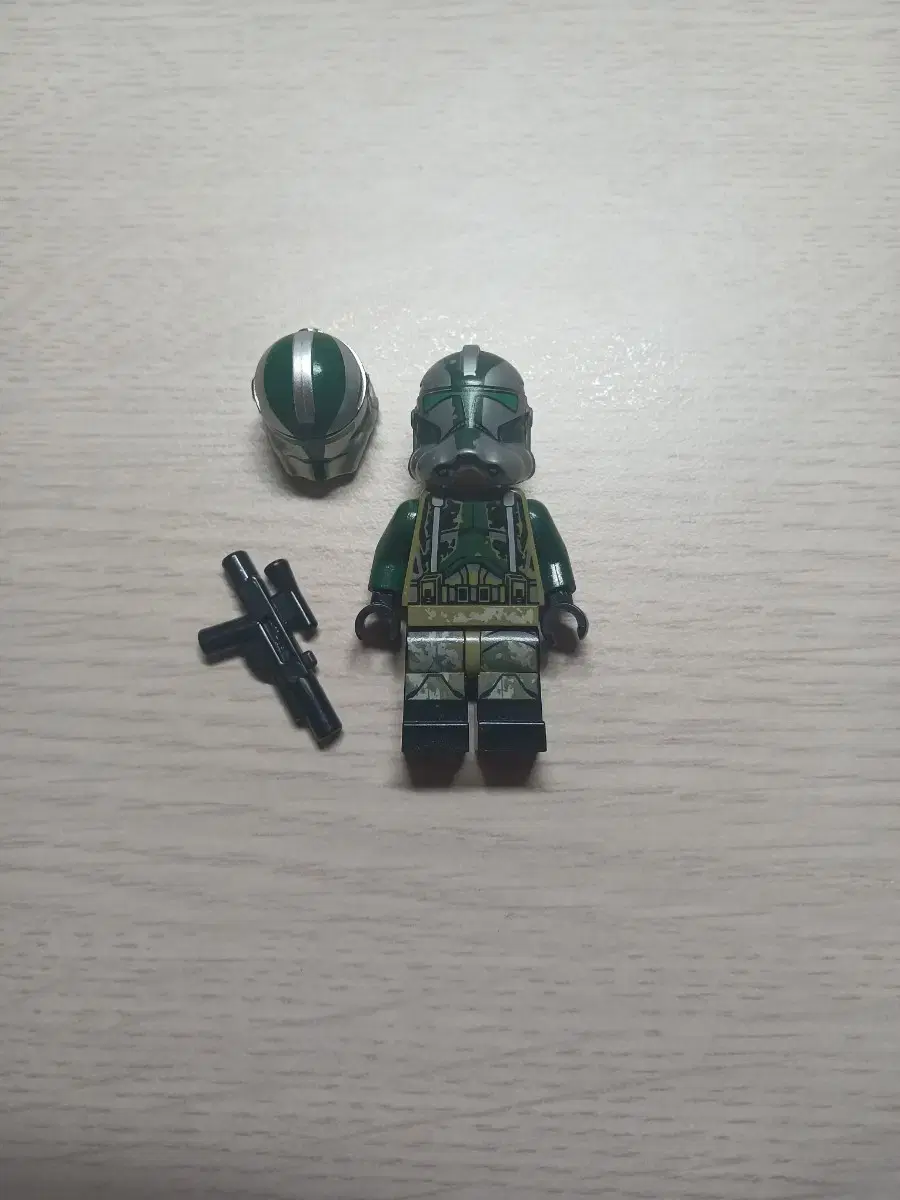 LEGO Gree + Shocktrooper Figures