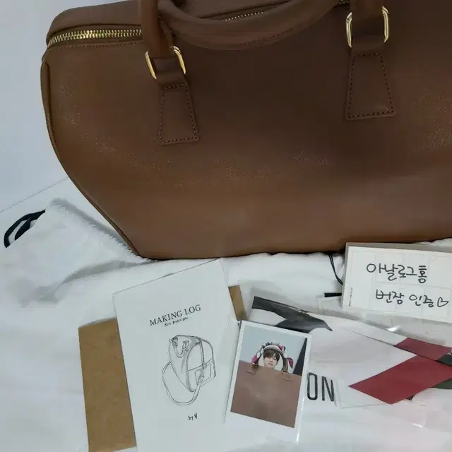 방탄 뷔 보스턴 백 BTS V MUTE Boston Bag